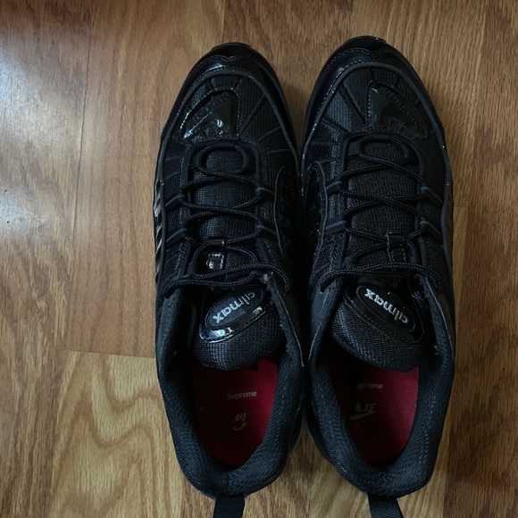 Sneakers - Picture 6 of 8